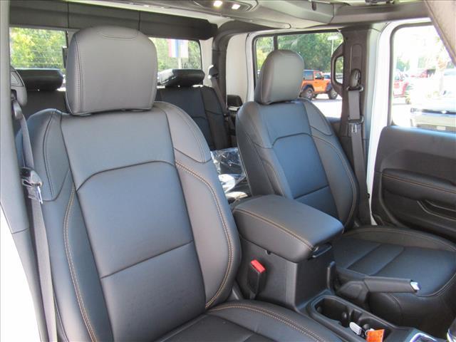 new 2025 Jeep Gladiator car, priced at $40,594