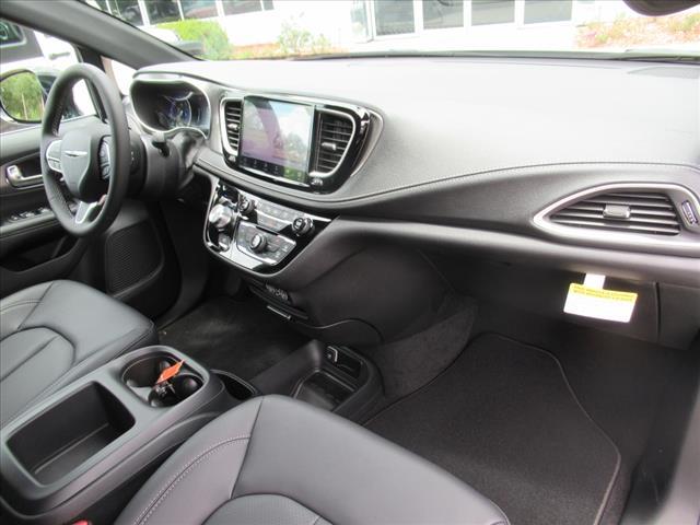 new 2025 Chrysler Pacifica car, priced at $42,032
