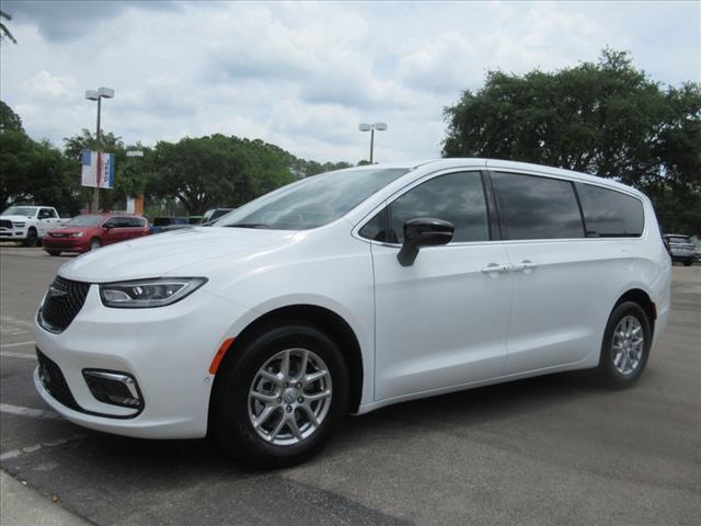 new 2025 Chrysler Pacifica car, priced at $42,032