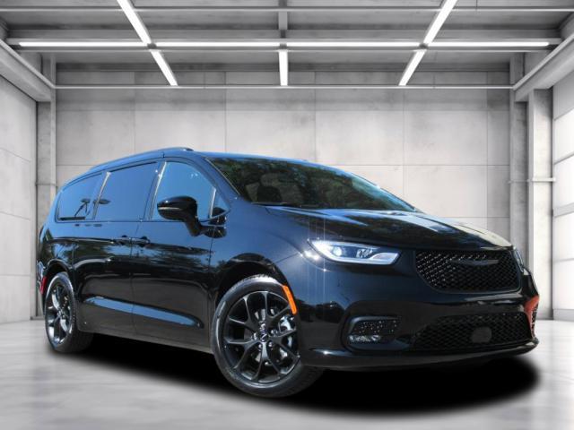 new 2024 Chrysler Pacifica car, priced at $46,060