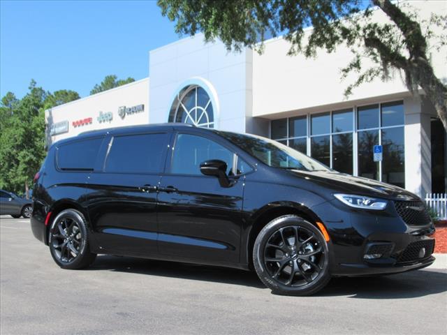 new 2024 Chrysler Pacifica car, priced at $51,310