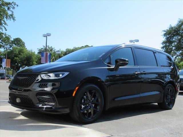 new 2024 Chrysler Pacifica car, priced at $46,060