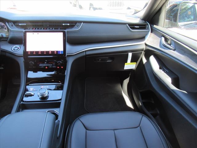 new 2025 Jeep Grand Cherokee car, priced at $47,485