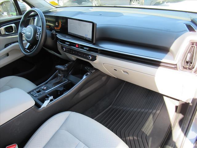 used 2025 Kia Sorento car, priced at $31,000