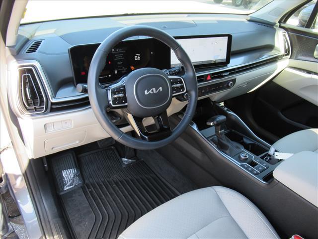 used 2025 Kia Sorento car, priced at $31,000