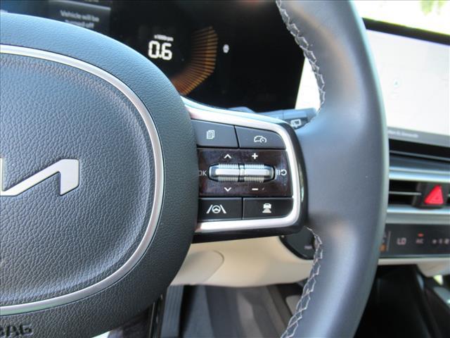used 2025 Kia Sorento car, priced at $31,000