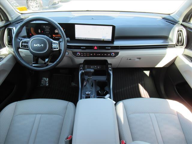 used 2025 Kia Sorento car, priced at $31,000