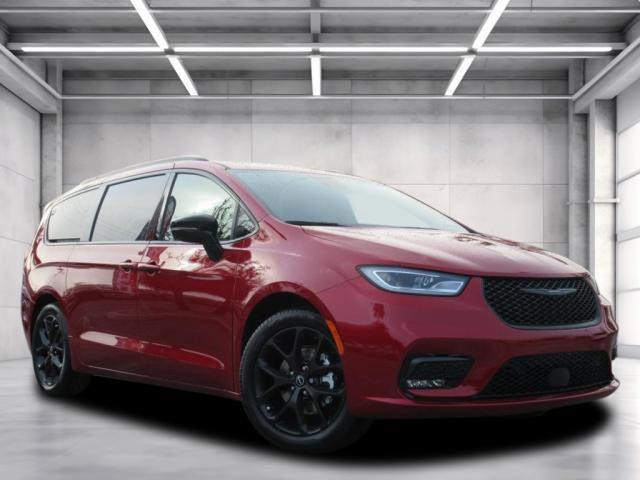 new 2025 Chrysler Pacifica car, priced at $51,865