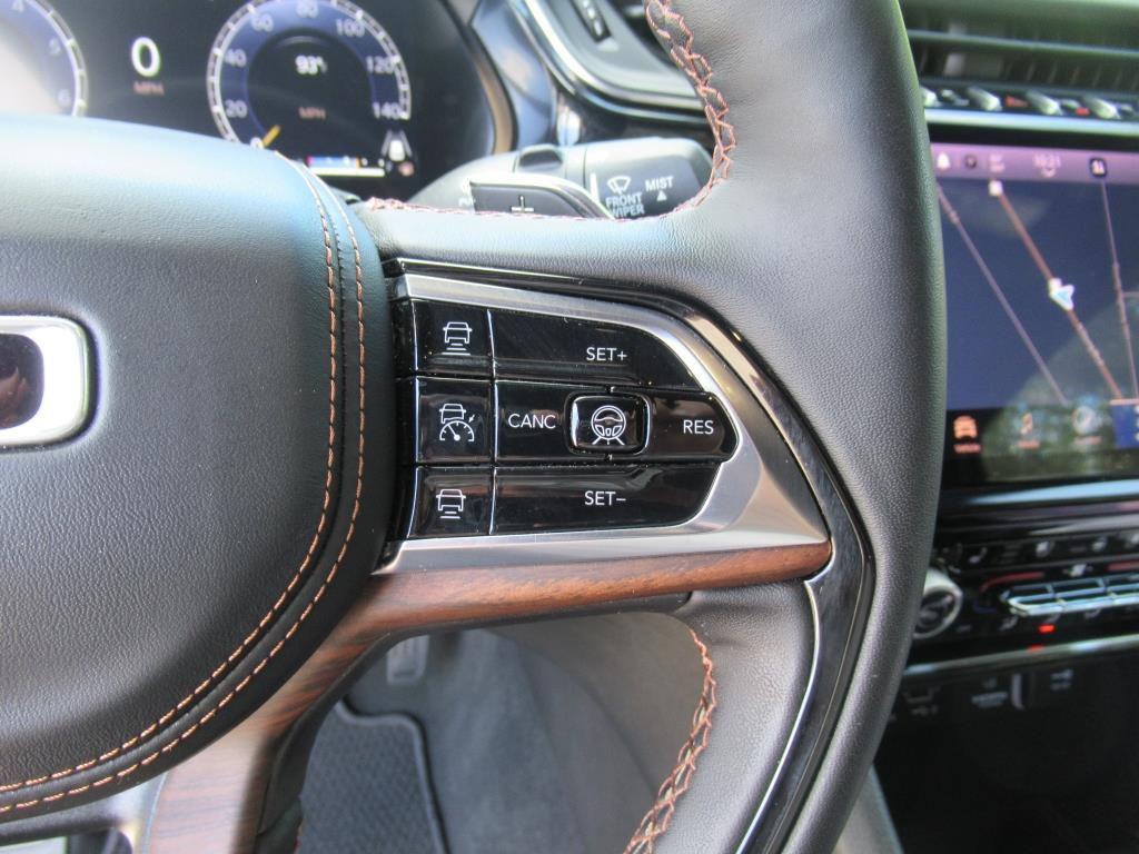 used 2022 Jeep Grand Cherokee car, priced at $39,995