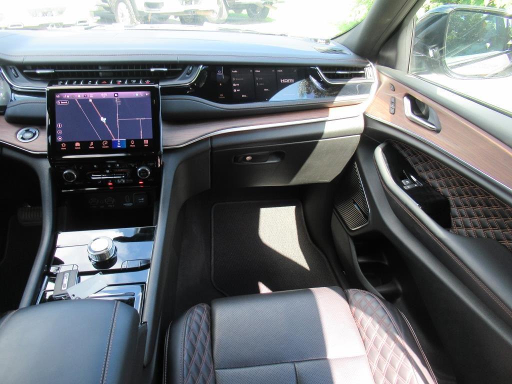 used 2022 Jeep Grand Cherokee car, priced at $39,995
