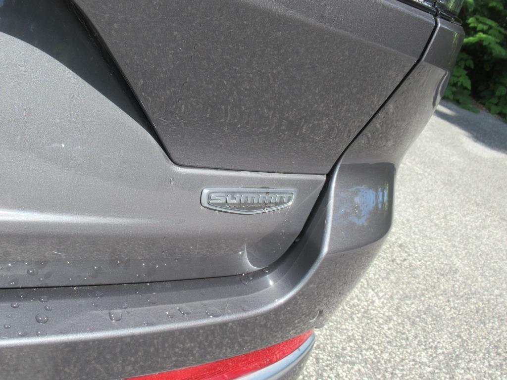used 2022 Jeep Grand Cherokee car, priced at $39,995