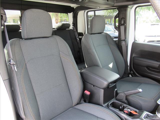 new 2025 Jeep Gladiator car, priced at $38,074