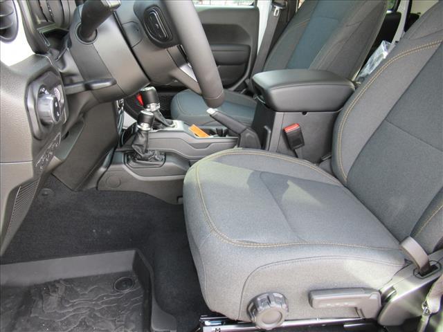 new 2025 Jeep Gladiator car, priced at $38,074