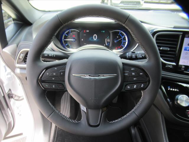 new 2025 Chrysler Pacifica Hybrid car, priced at $51,580