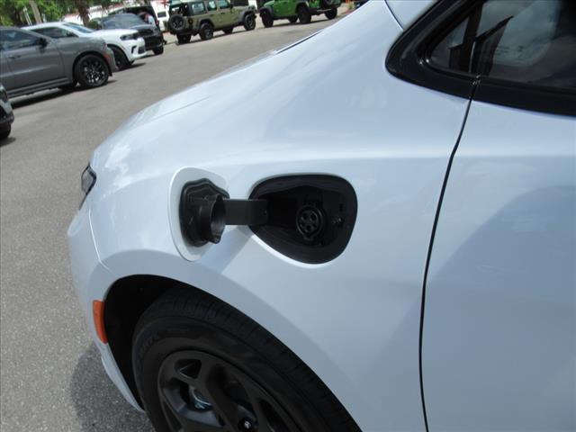 new 2025 Chrysler Pacifica Hybrid car, priced at $51,580