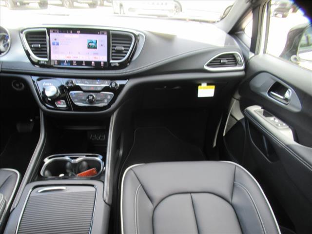 new 2025 Chrysler Pacifica Hybrid car, priced at $51,580
