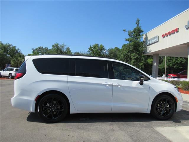 new 2024 Chrysler Pacifica car, priced at $46,060