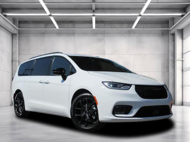 new 2024 Chrysler Pacifica car, priced at $46,060