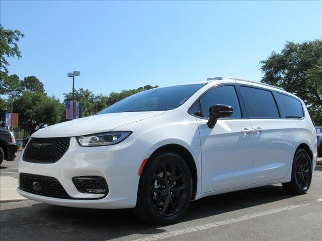 new 2024 Chrysler Pacifica car, priced at $46,060