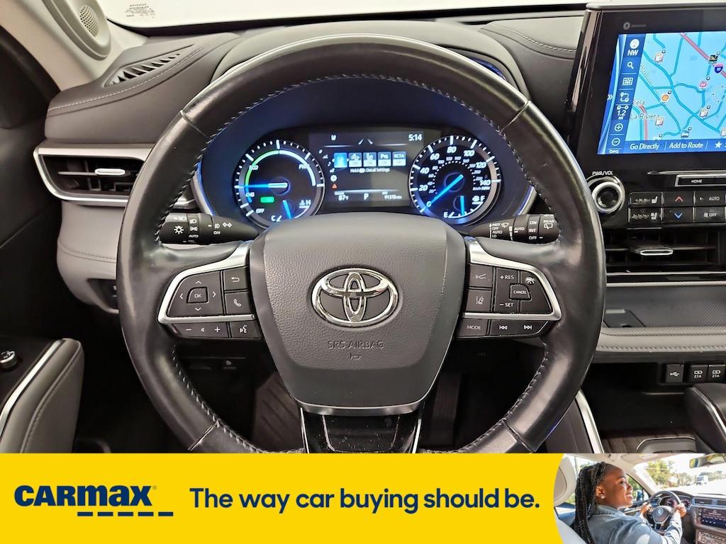used 2020 Toyota Highlander Hybrid car, priced at $33,998
