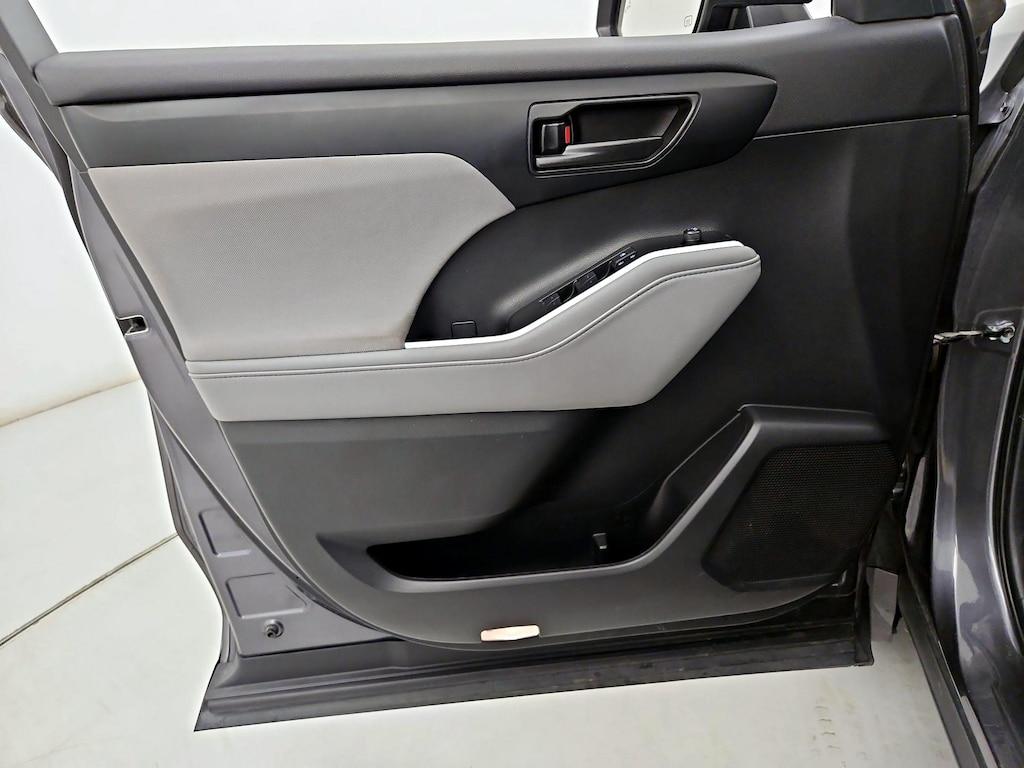 used 2022 Toyota Highlander car, priced at $31,998