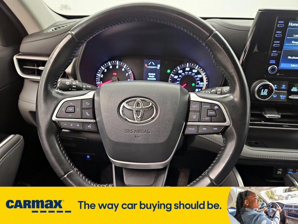 used 2022 Toyota Highlander car, priced at $31,998