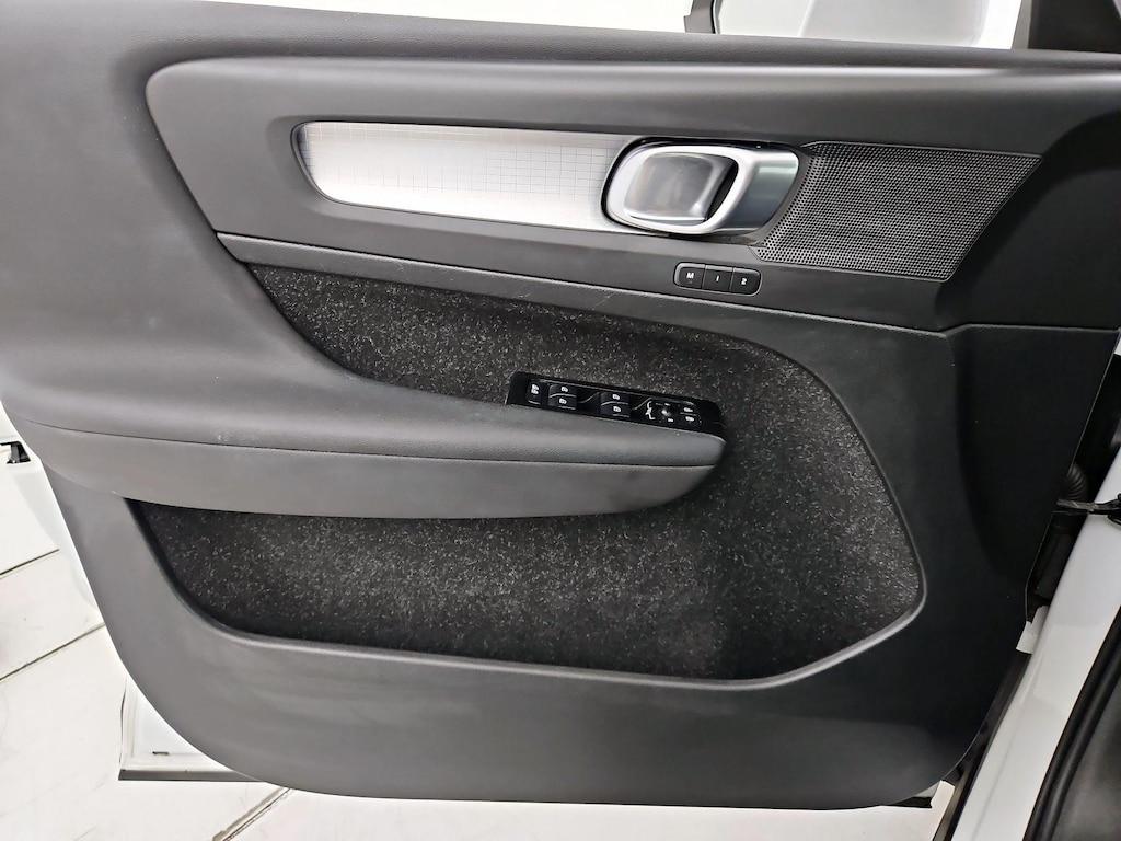 used 2021 Volvo XC40 car, priced at $24,998