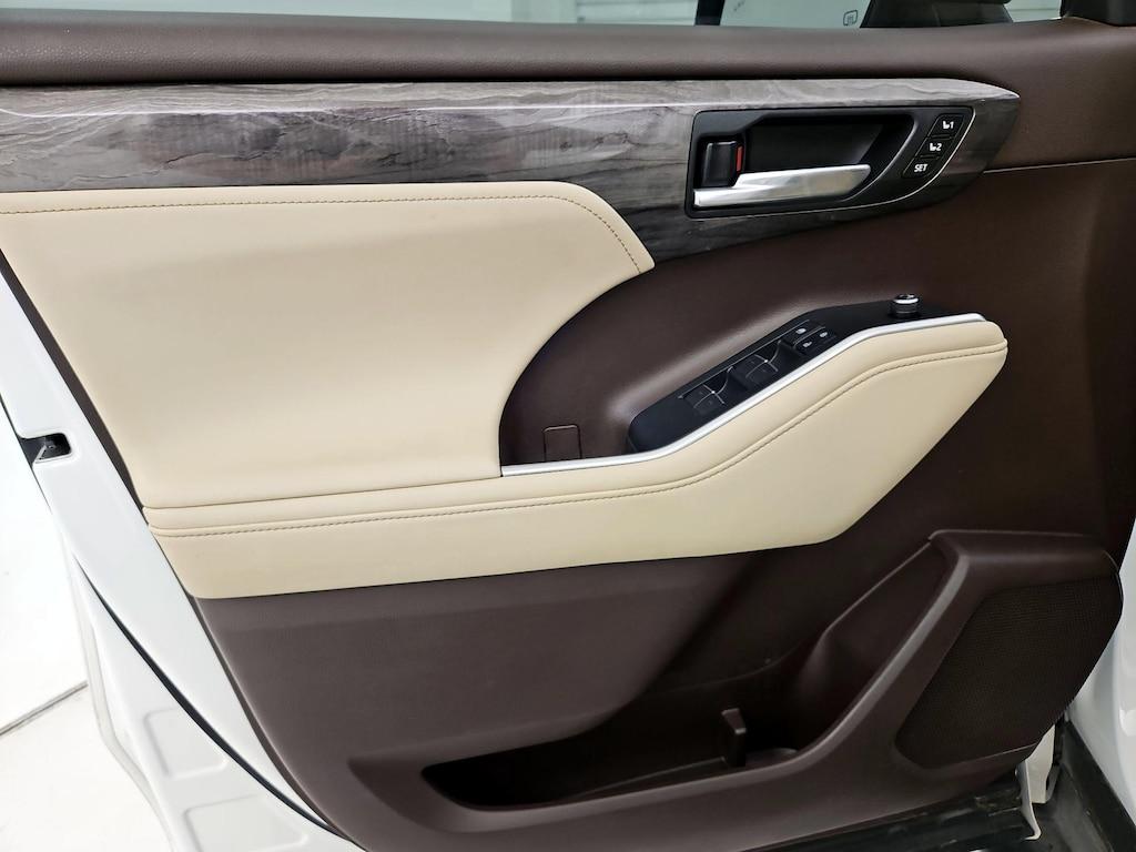 used 2020 Toyota Highlander car, priced at $27,998