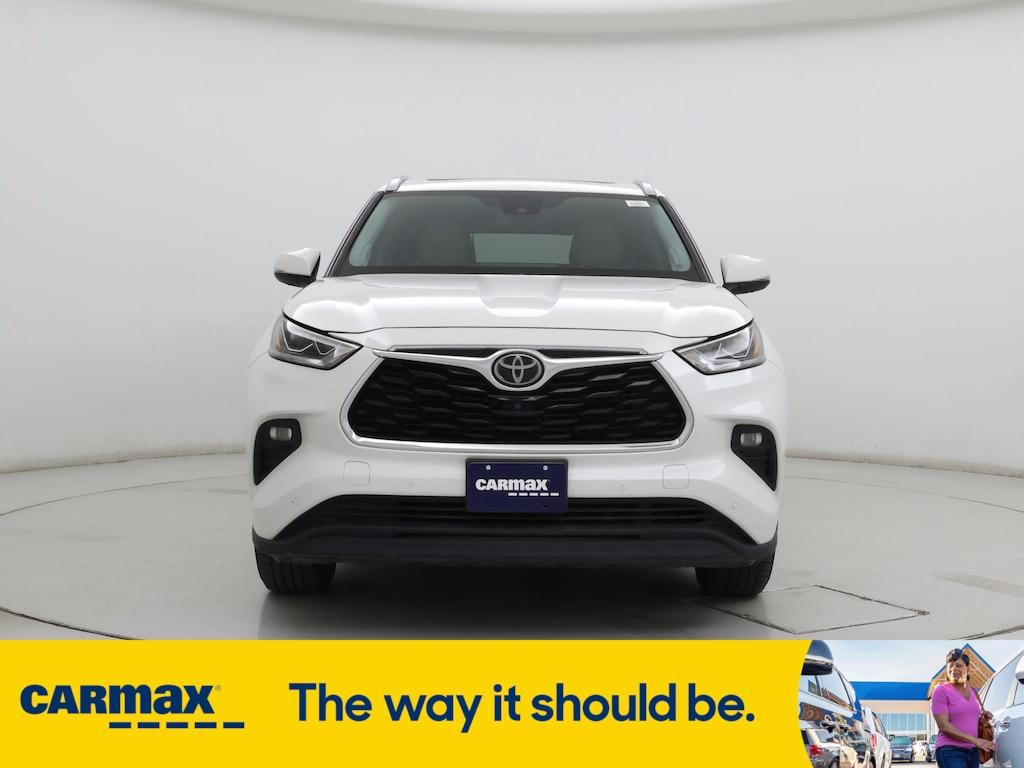 used 2020 Toyota Highlander car, priced at $27,998