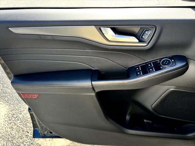new 2025 Ford Escape PHEV car, priced at $32,118