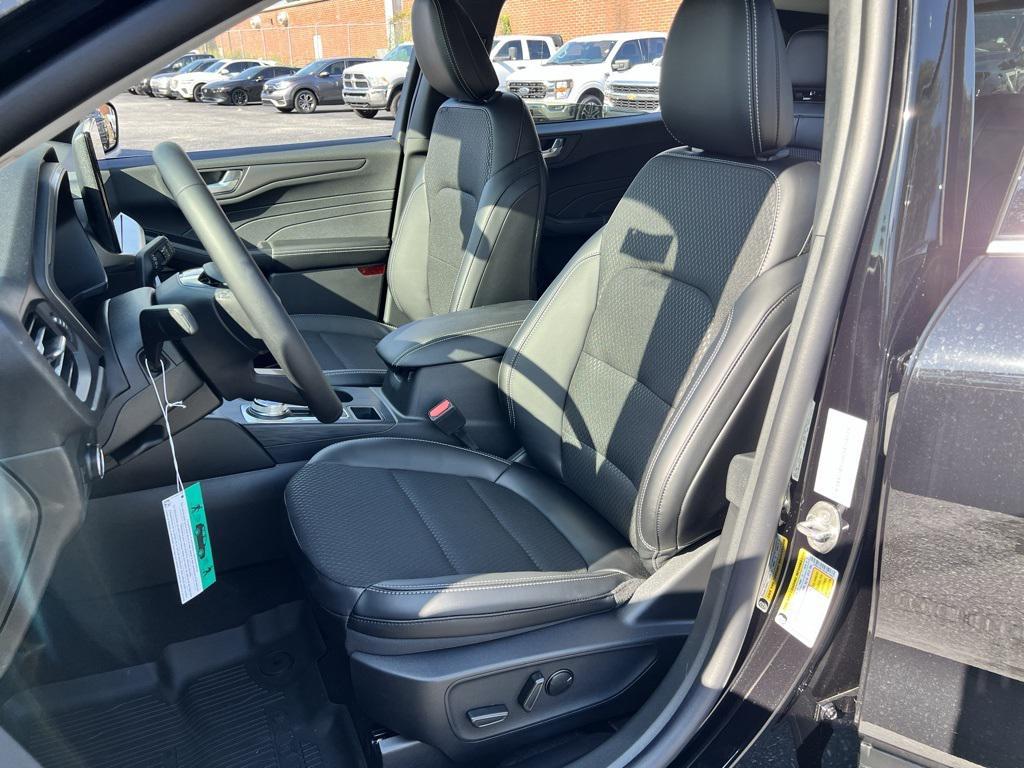 new 2025 Ford Escape PHEV car, priced at $30,618