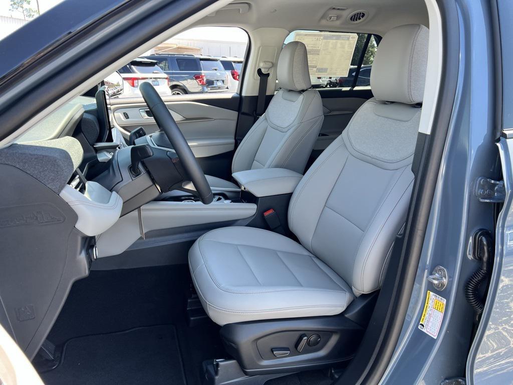 new 2025 Ford Explorer car, priced at $43,364