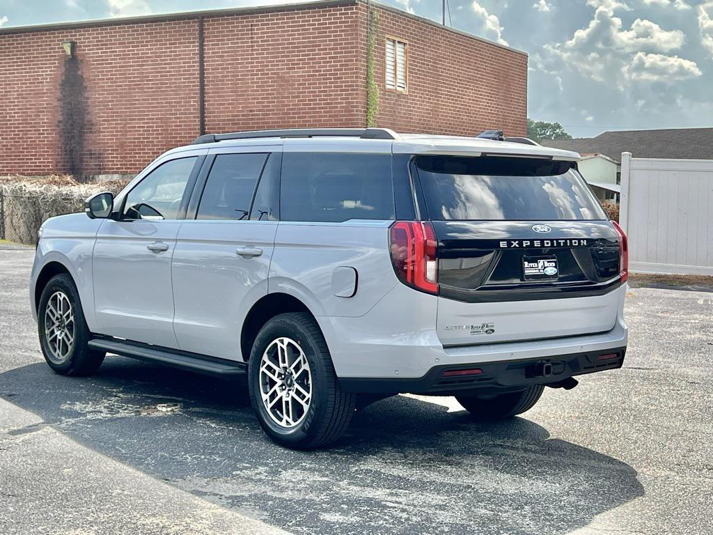 new 2025 Ford Expedition car, priced at $68,890