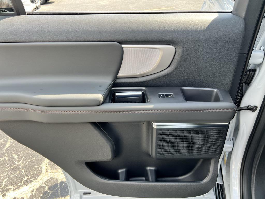 new 2025 Ford Expedition car, priced at $68,890