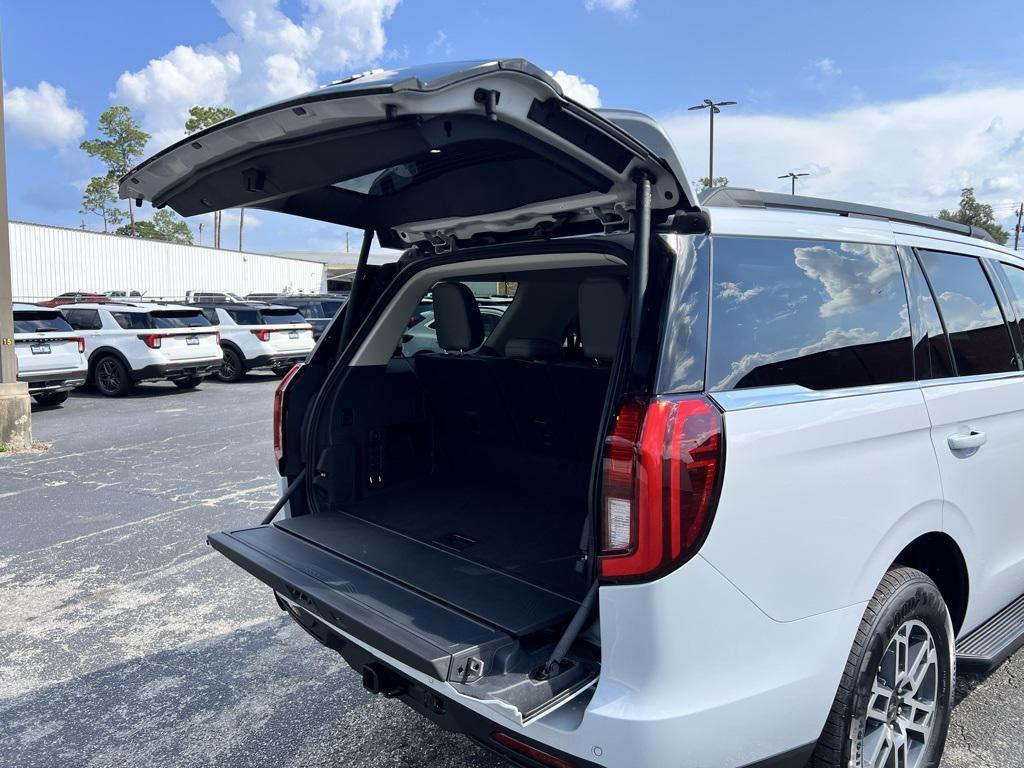 new 2025 Ford Expedition car, priced at $68,890