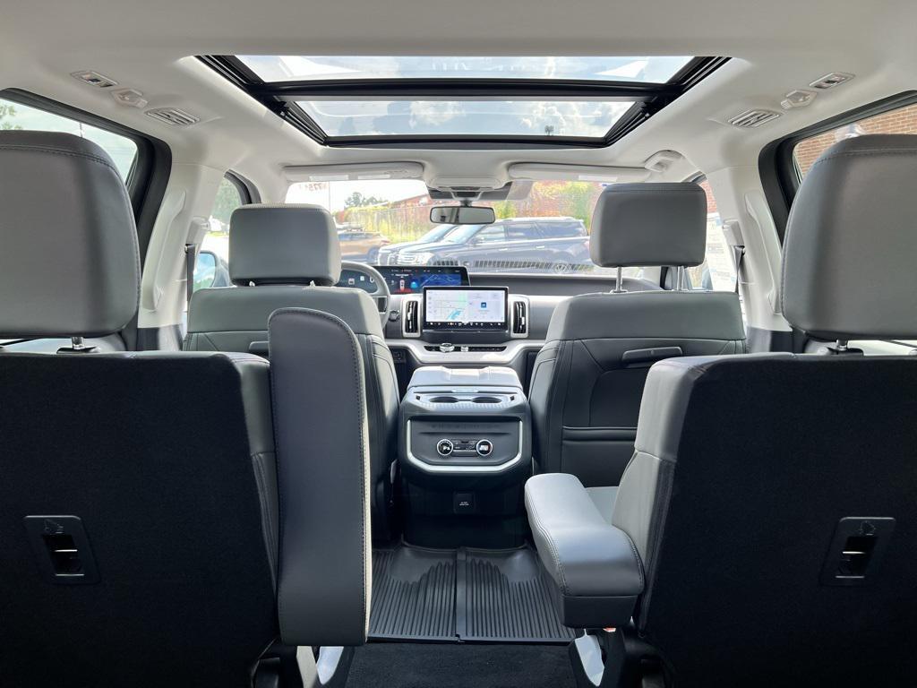 new 2025 Ford Expedition car, priced at $68,890