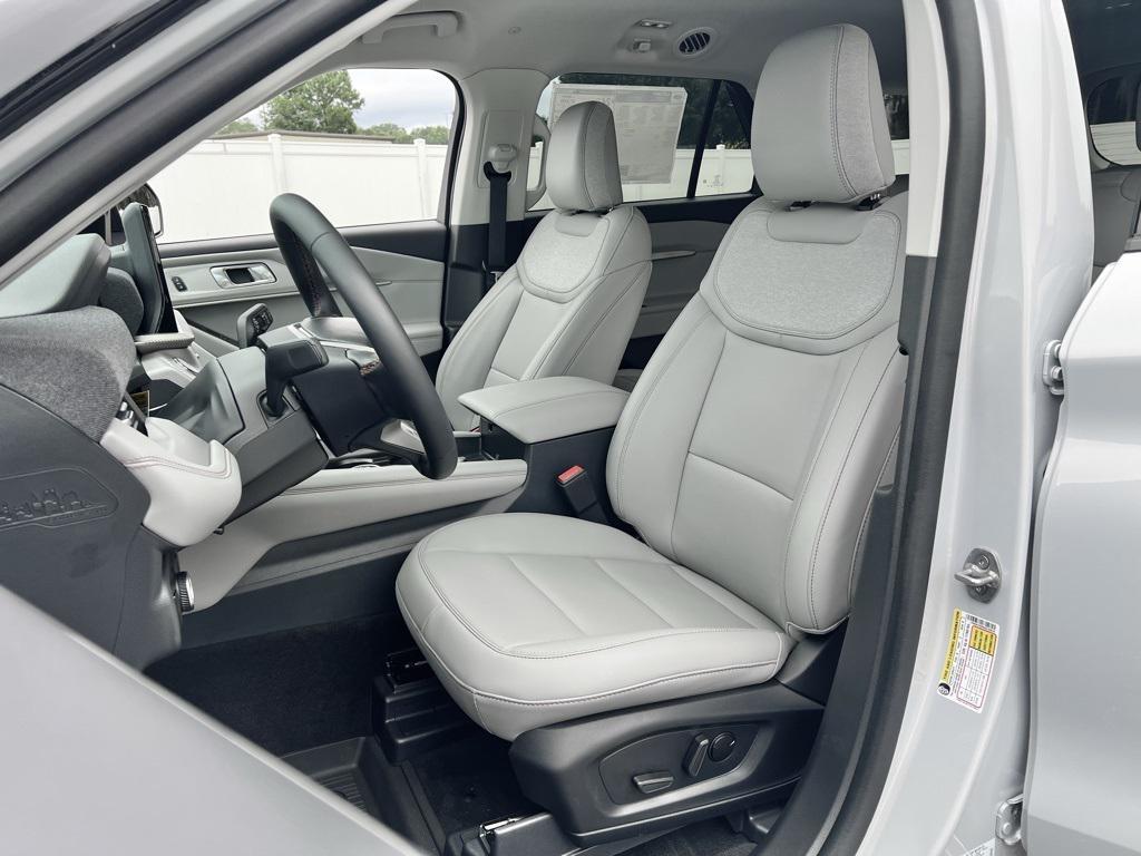 new 2025 Ford Explorer car, priced at $43,476