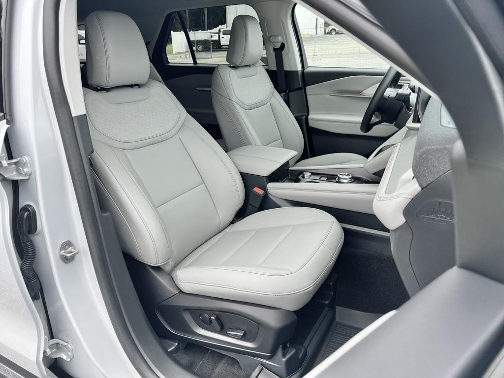 new 2025 Ford Explorer car, priced at $43,476
