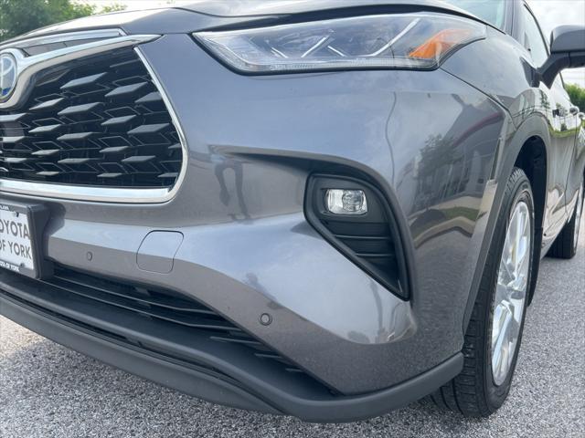 used 2021 Toyota Highlander Hybrid car, priced at $37,990
