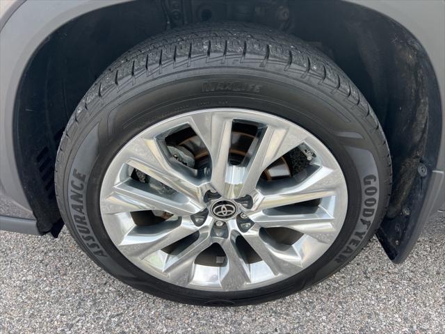 used 2021 Toyota Highlander Hybrid car, priced at $37,990
