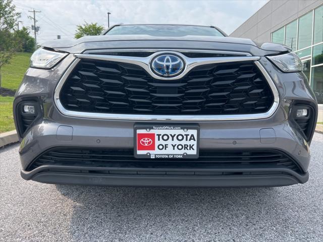 used 2021 Toyota Highlander Hybrid car, priced at $37,990
