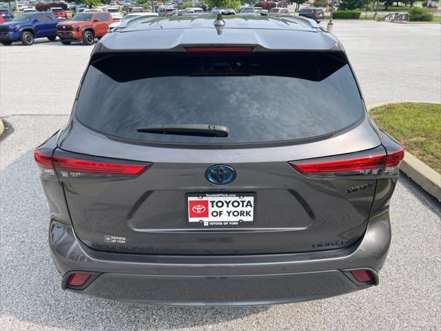 used 2021 Toyota Highlander Hybrid car, priced at $37,990