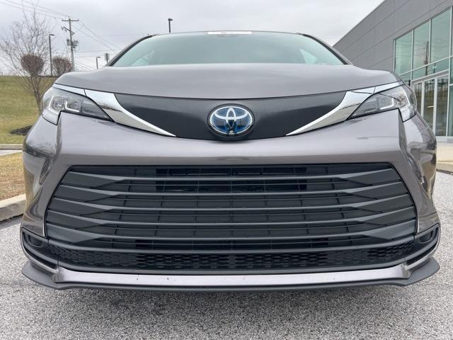 used 2022 Toyota Sienna car, priced at $37,854