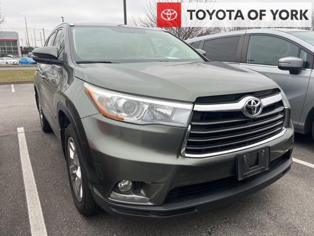 used 2015 Toyota Highlander car, priced at $18,690