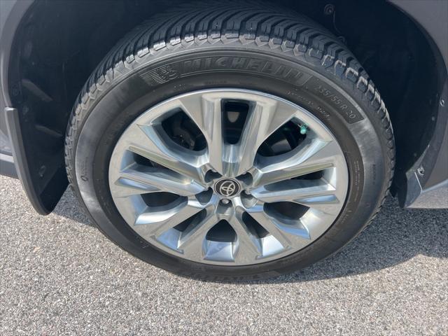 used 2020 Toyota Highlander car, priced at $30,859