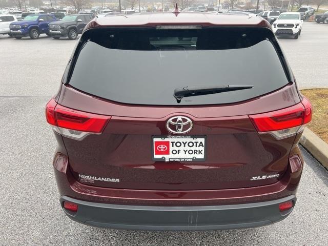 used 2019 Toyota Highlander car, priced at $32,890