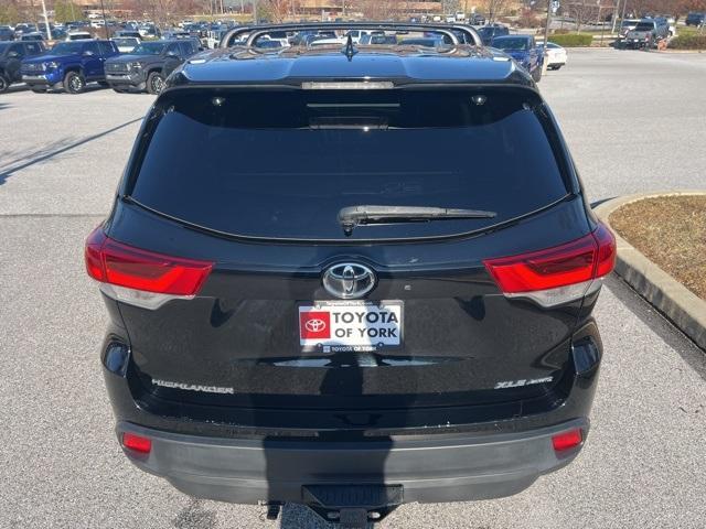 used 2018 Toyota Highlander car, priced at $21,880