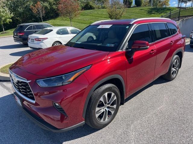 used 2022 Toyota Highlander car, priced at $41,286