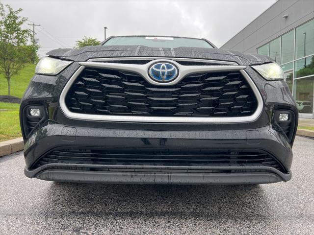 used 2023 Toyota Highlander Hybrid car, priced at $34,999