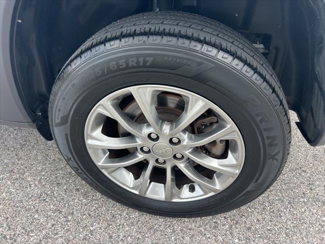 used 2021 Jeep Cherokee car, priced at $22,980